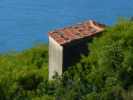 Caractéristique petite maison avec vue sur la mer, en excellent position panoramique, à seulement 4 kilomètres de pla ...